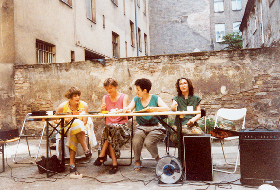 Mai 1992: Zweite Generalversammlung; v.l.n.r.: Claudia Neusüß, Ute Schlegelmilch, Heike Skok, Sabine Hübner